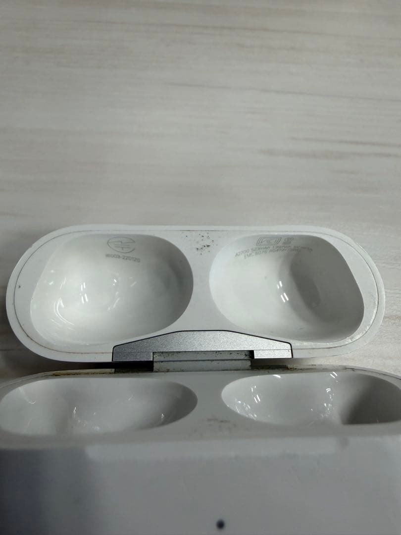 AirPods Pro 第2世代（Lightning、ワイヤレス）中古 本体