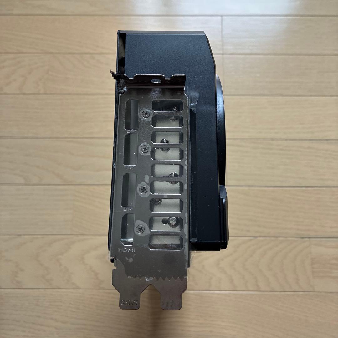 gigabyte グラボ 5090 ヒートシンク　3連ファン　バックプレート