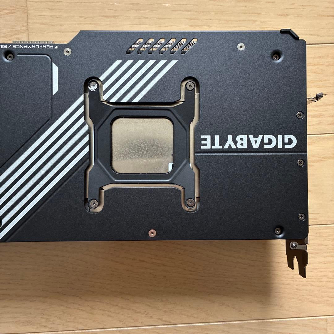 gigabyte グラボ 5090 ヒートシンク　3連ファン　バックプレート