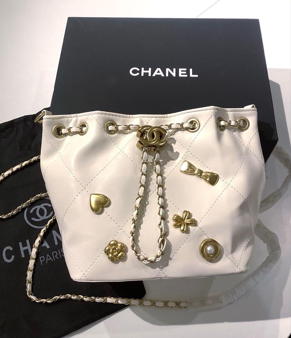 シャネル　ゴールドトーンチャームスモールバケットバッグ　ホワイト　ノベルティ