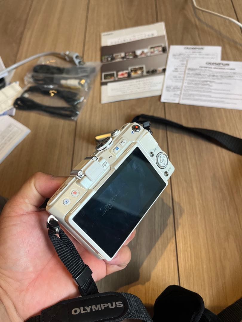 OLYMPUS E-PL6 ホワイト 交換レンズ付き