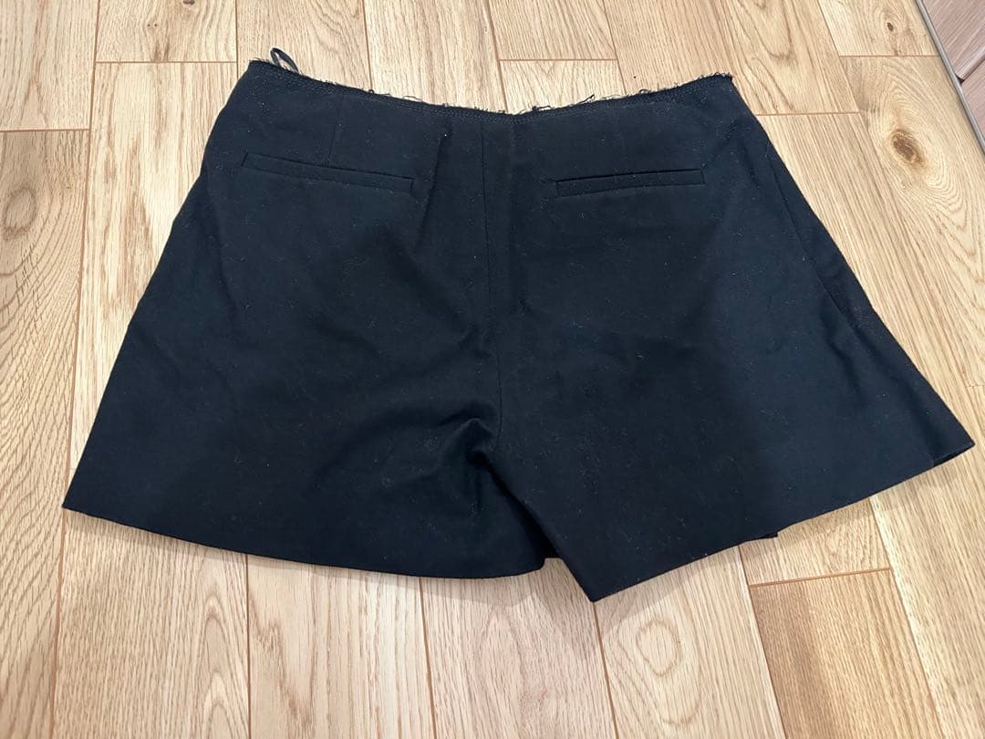 ミュウミュウ miu miu 黒 ベルト付き スカート風　ショートパンツ