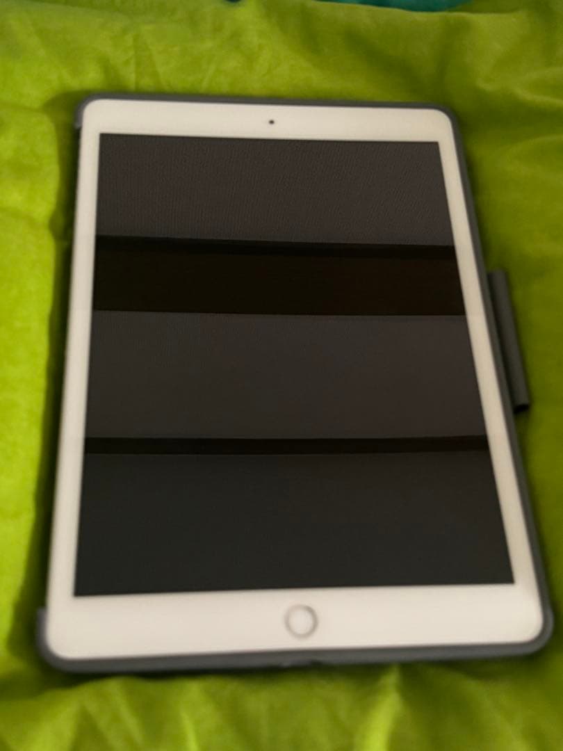 Apple iPad 第7世代 10.2インチ 本体 カバー キーボード付き