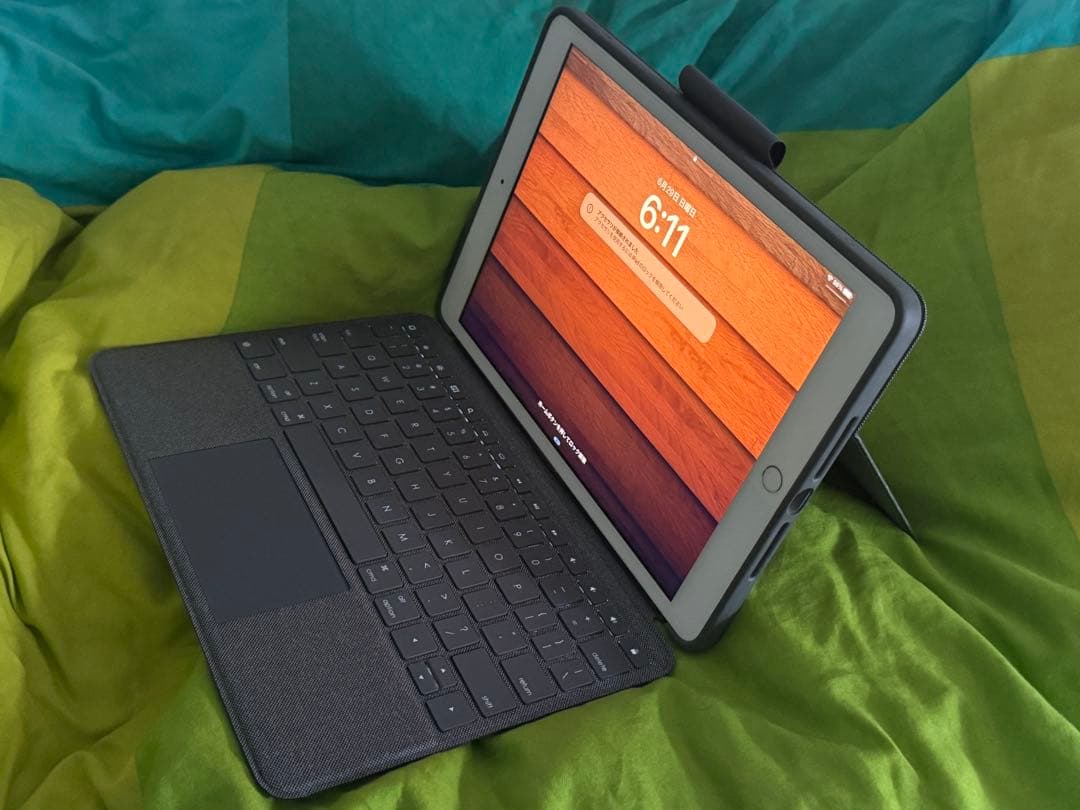 Apple iPad 第7世代 10.2インチ 本体 カバー キーボード付き