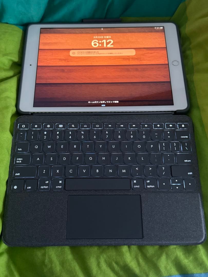 Apple iPad 第7世代 10.2インチ 本体 カバー キーボード付き