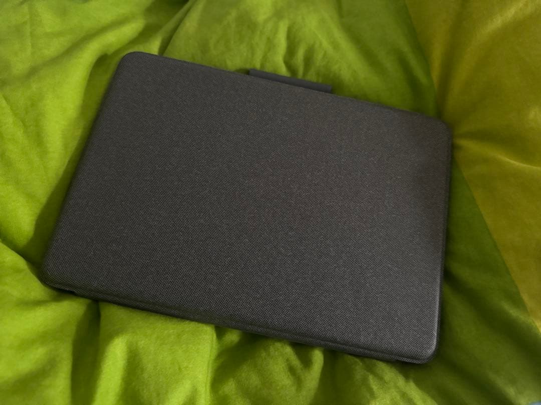 Apple iPad 第7世代 10.2インチ 本体 カバー キーボード付き