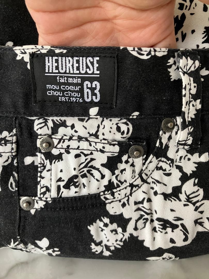 793 にさおり黒と白花柄デニムリメイクバック　ハンドメイド2点