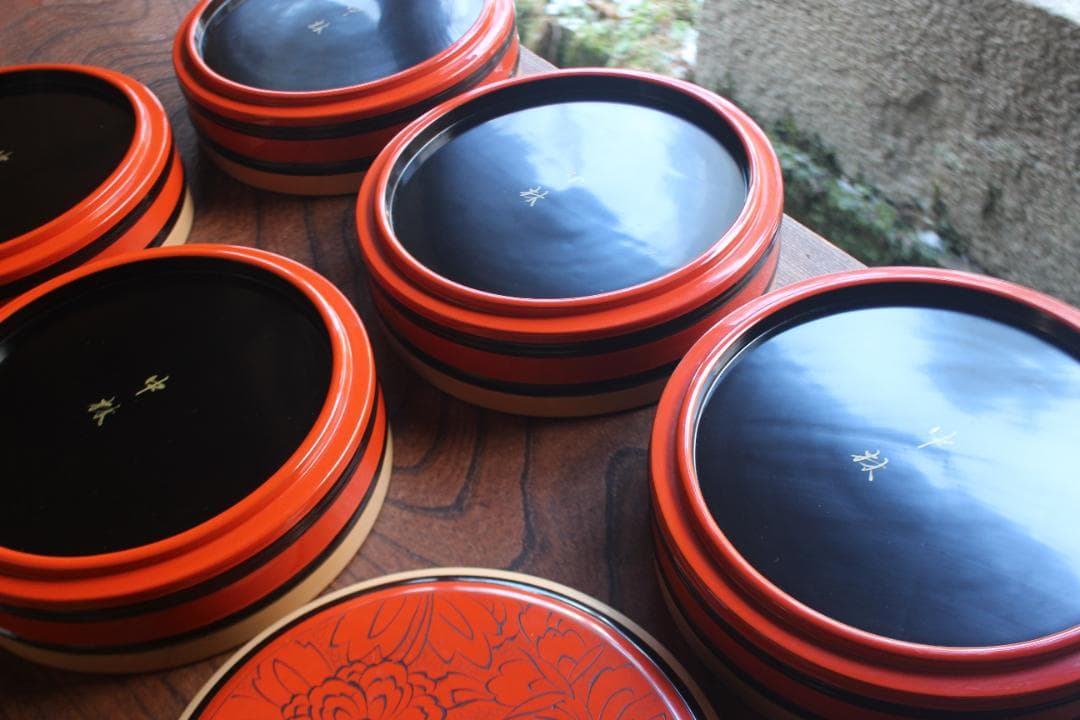 風情ある独楽塗の美しい五段丸重（検輪島塗お重重箱茶道具