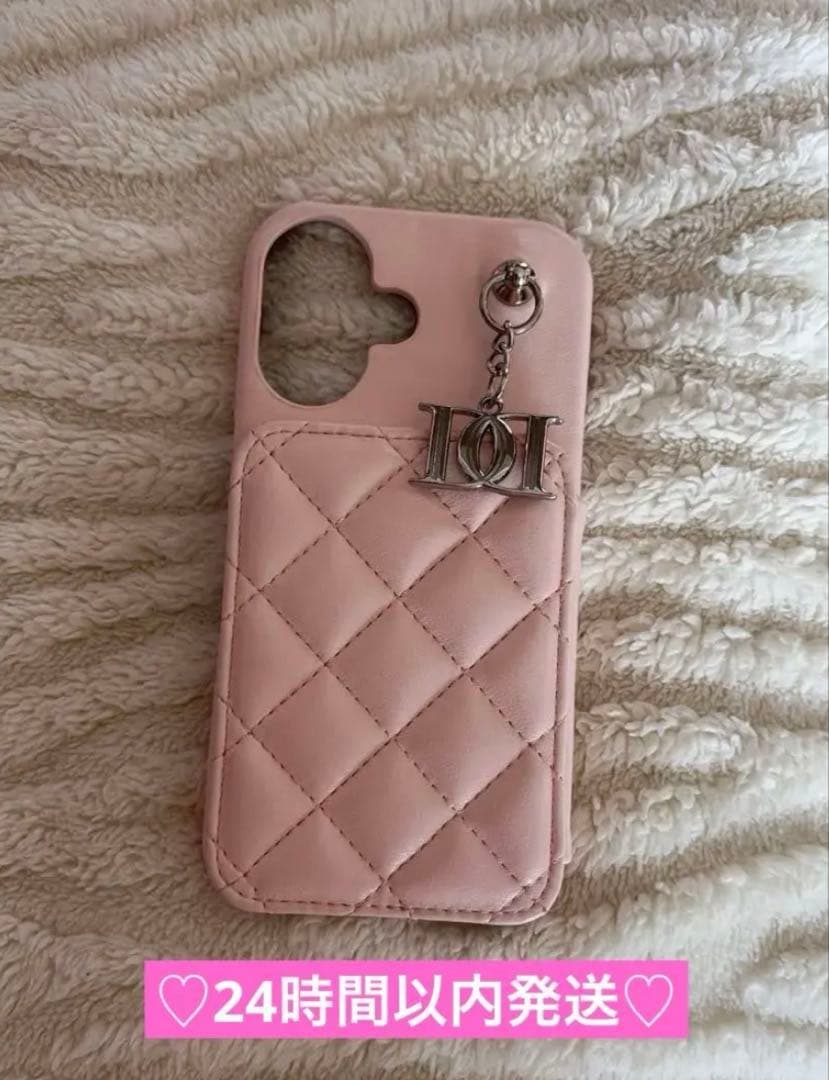 ダーリッチ キルティングビジューDDチャームiPhone16ケース PNK