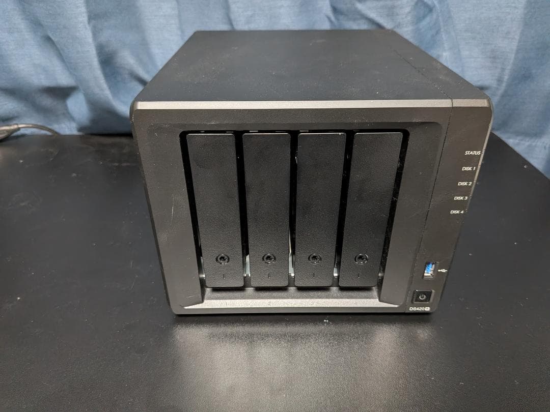 Synology DS420+ & HAT3300-4T ×4 & SSD×2