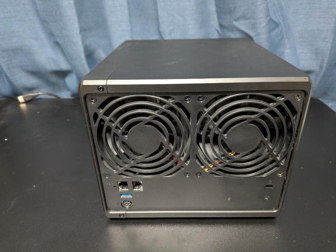 Synology DS420+ & HAT3300-4T ×4 & SSD×2