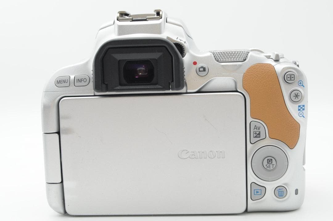 ☆超美品⑥☆新春初売りSALE☆ Canon EOS Kiss x9 トリプル