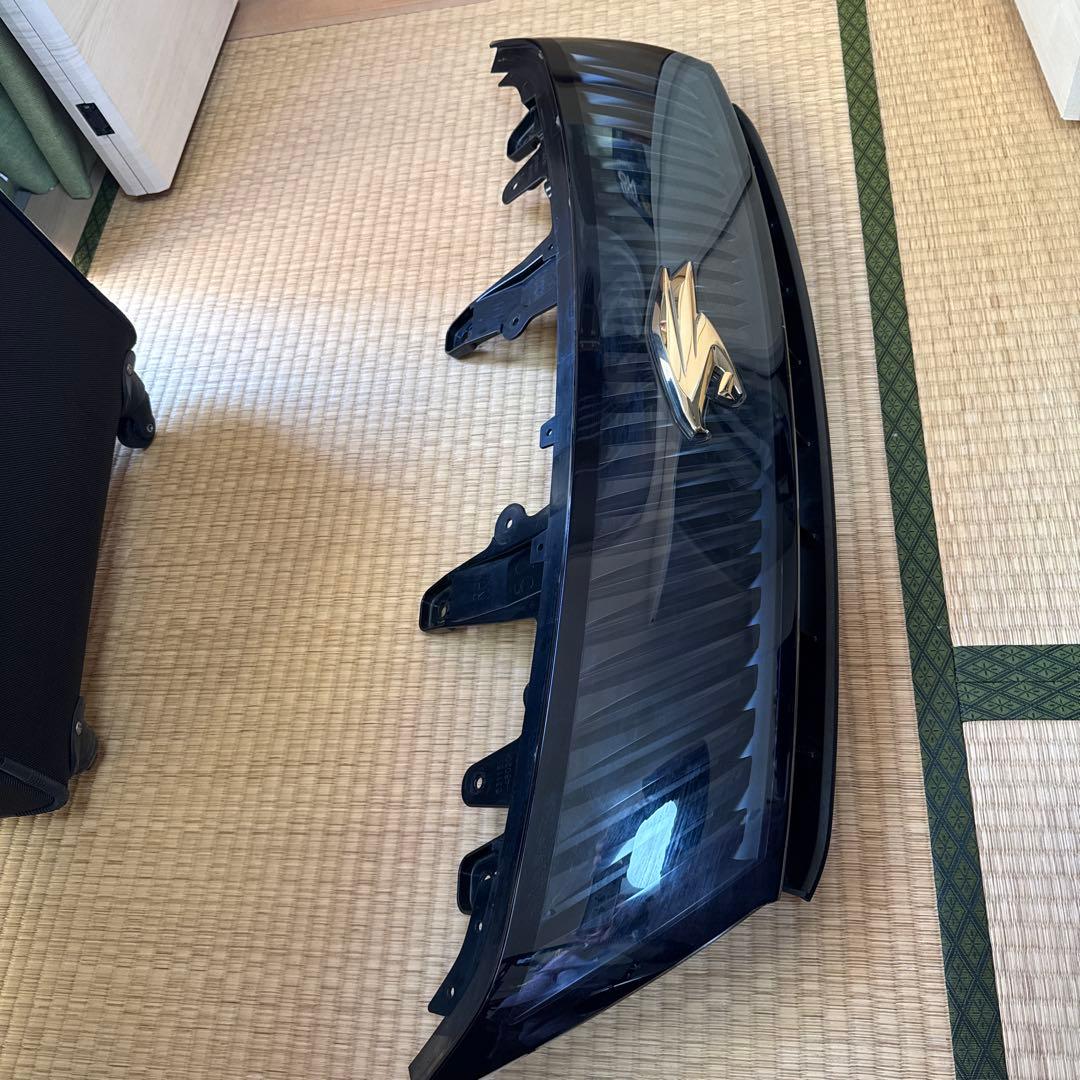 トヨタ　60ハリアー 純正フロントグリル