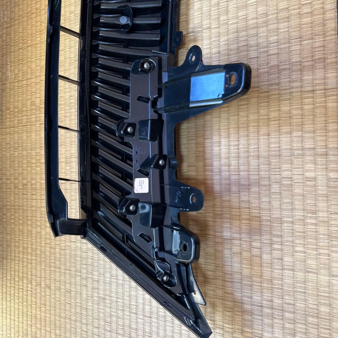 トヨタ　60ハリアー 純正フロントグリル