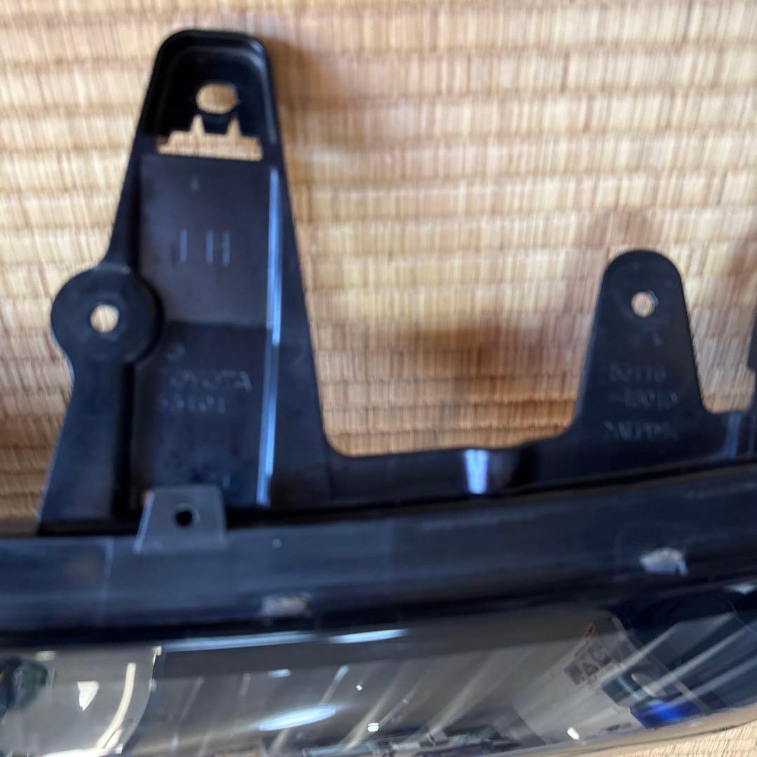 トヨタ　60ハリアー 純正フロントグリル