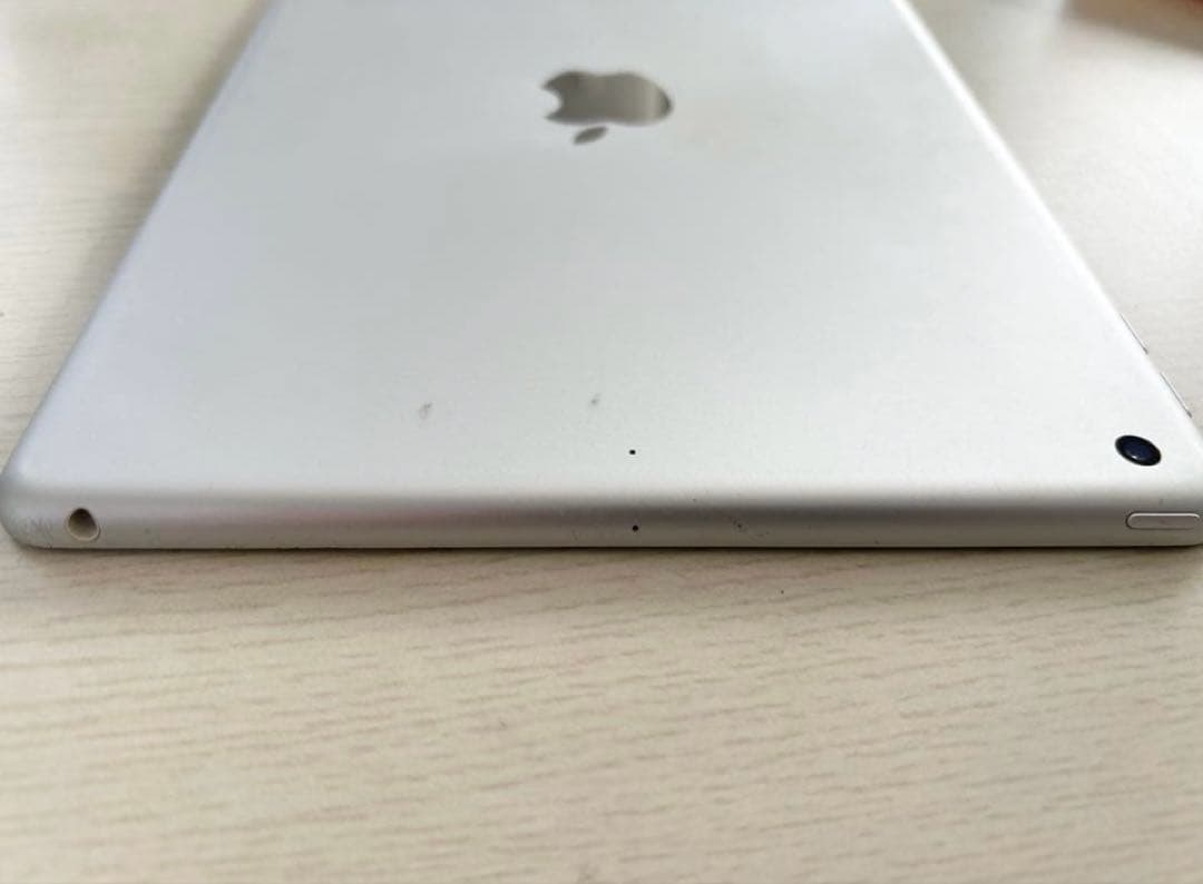 Apple iPad 6世代　128GB シルバー