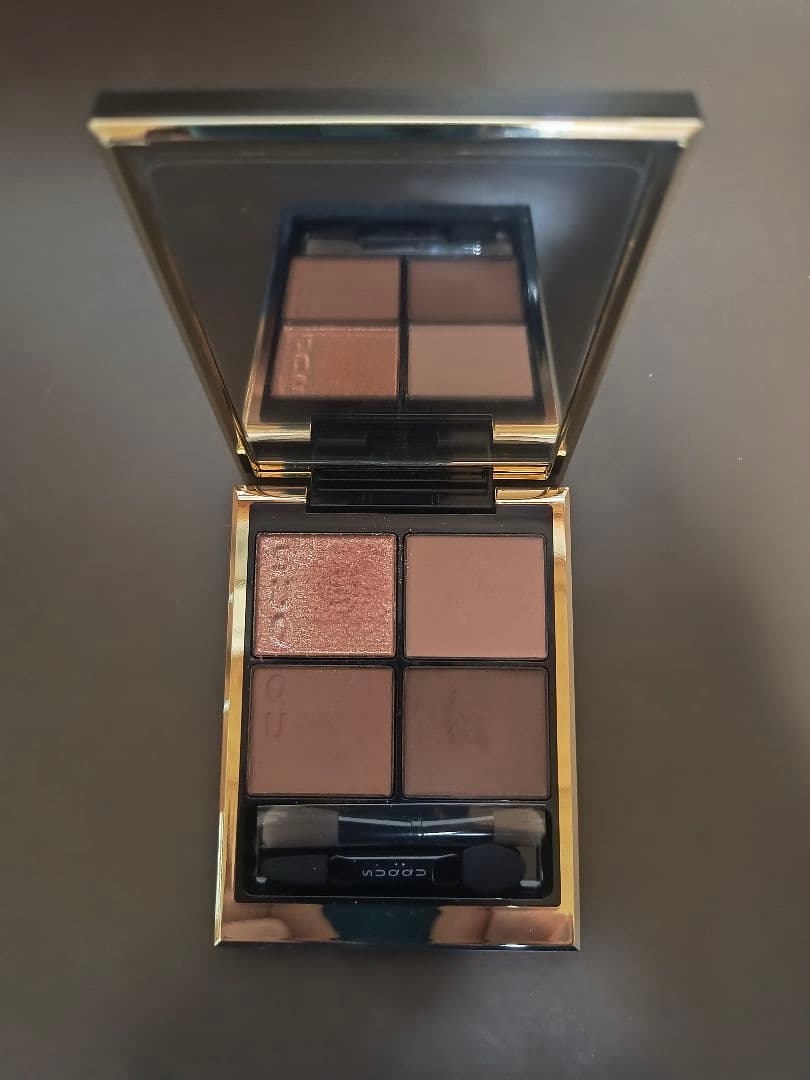 SUQQUウィンターコレクション　シグニチャーカラーアイズS02霜華