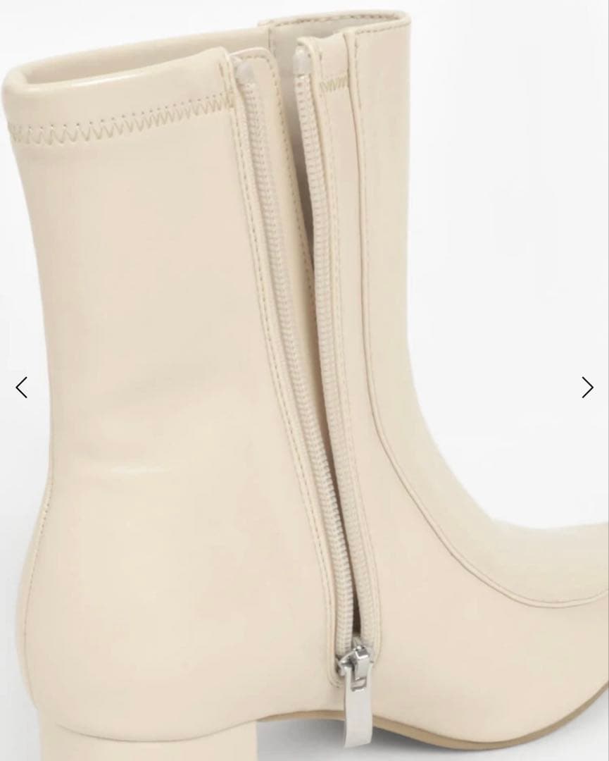 ヤマダヤ　FENNEL エナメルショートブーツ　アイボリー