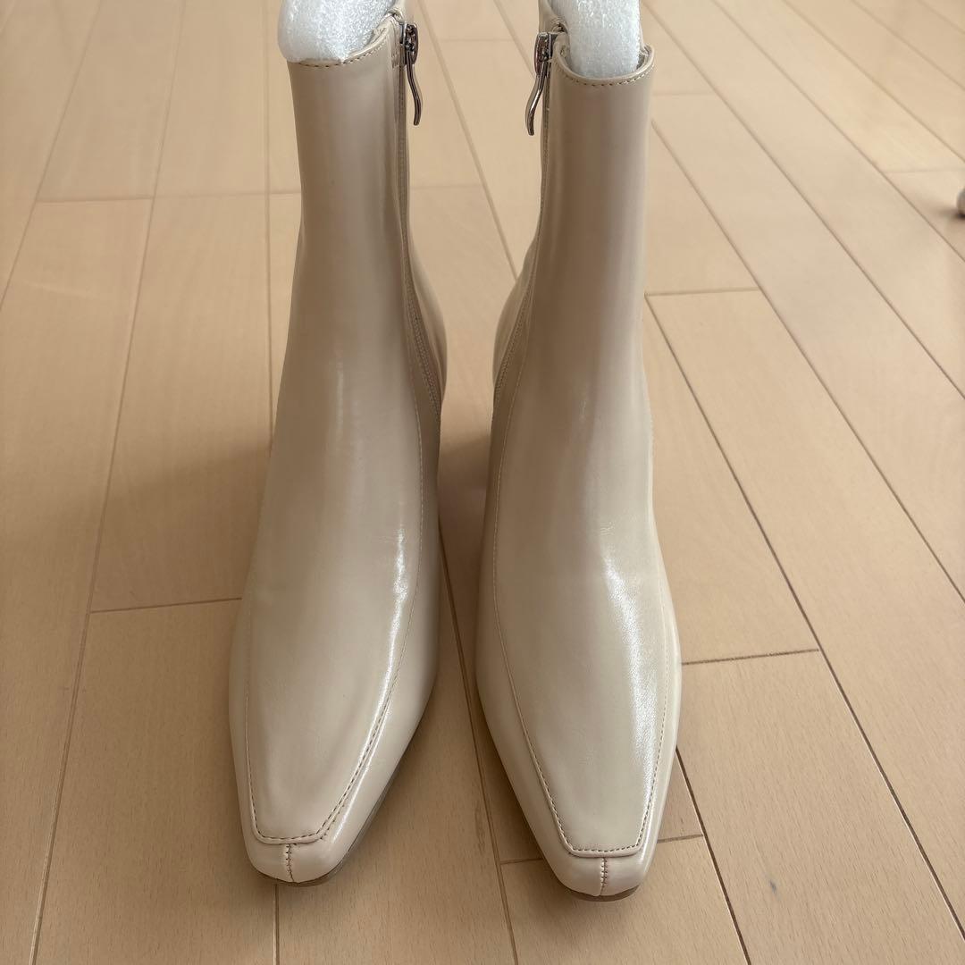 ヤマダヤ　FENNEL エナメルショートブーツ　アイボリー