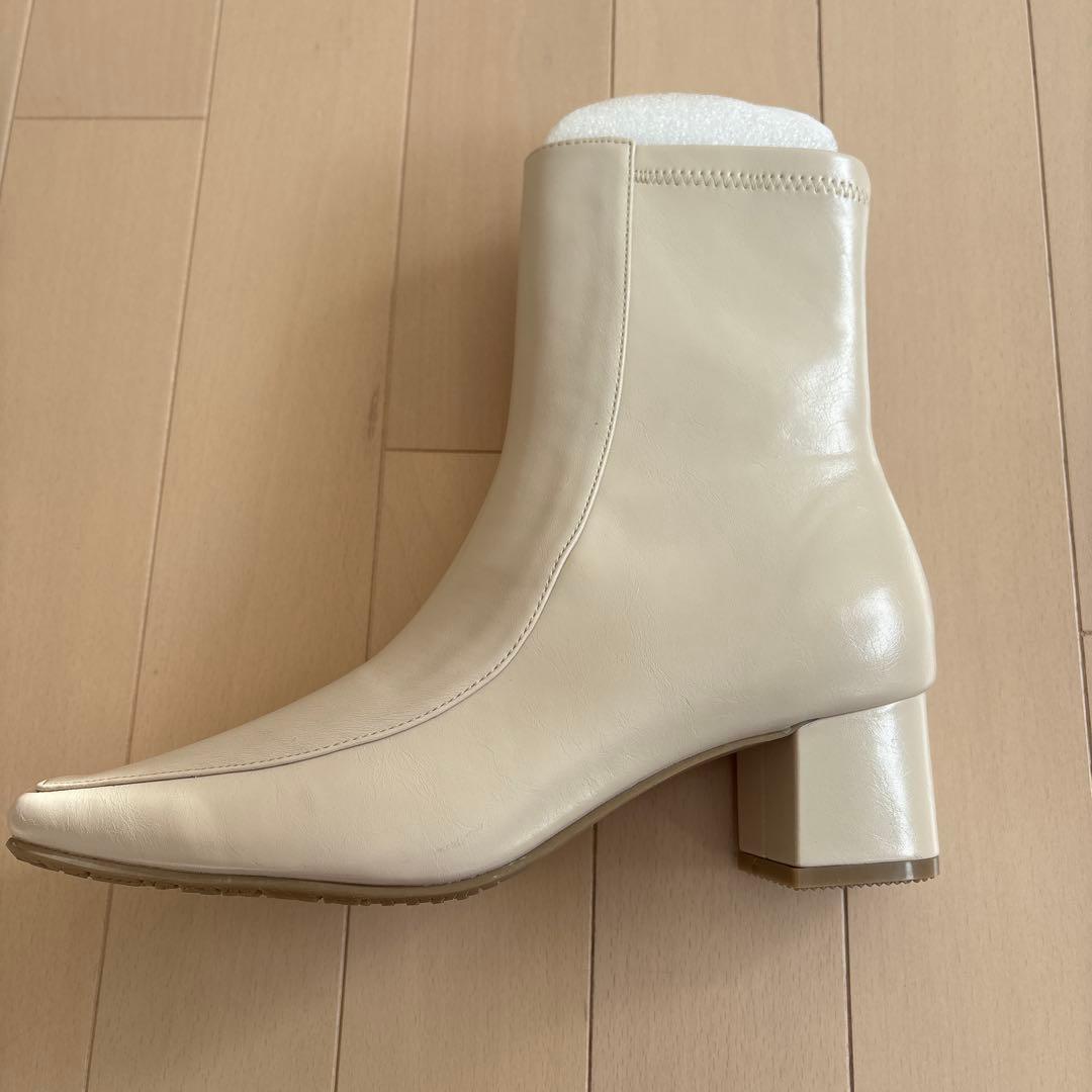ヤマダヤ　FENNEL エナメルショートブーツ　アイボリー