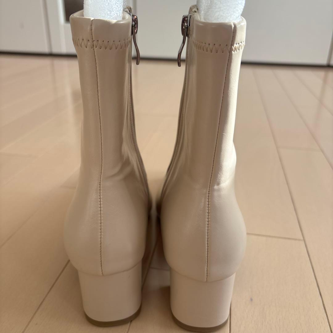 ヤマダヤ　FENNEL エナメルショートブーツ　アイボリー