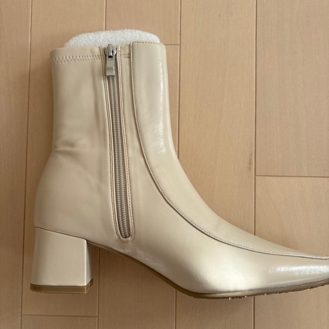 ヤマダヤ　FENNEL エナメルショートブーツ　アイボリー