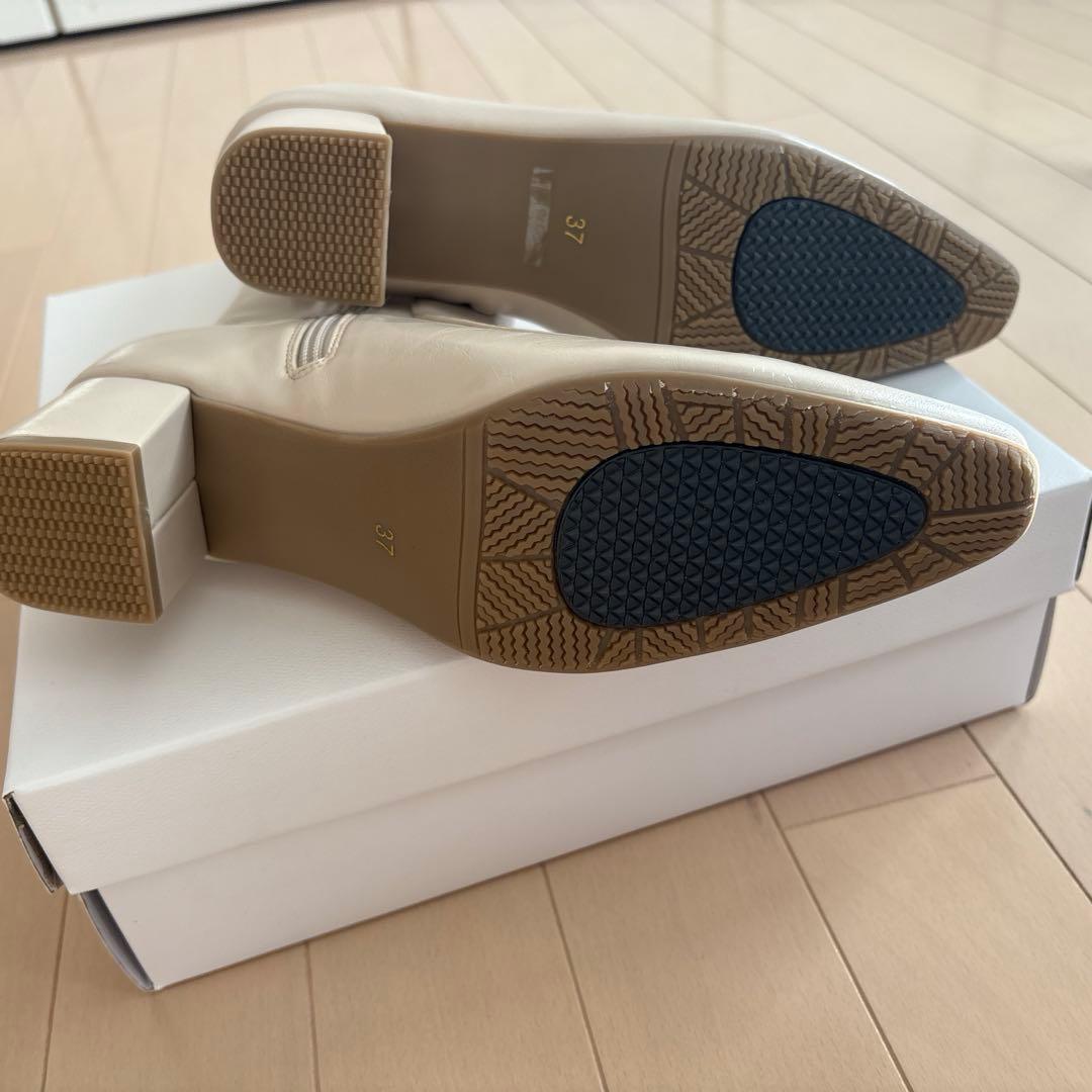 ヤマダヤ　FENNEL エナメルショートブーツ　アイボリー