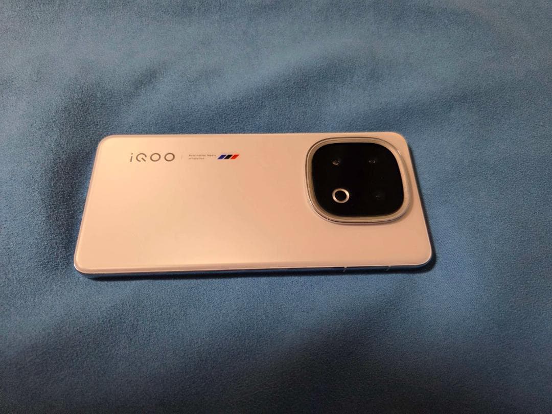 vivo iQOO 13　ホワイト【12GB/256GB】