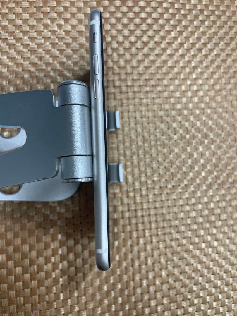 iPhone SE 第3世代 128 GB スターライトSIMフリー【7448】