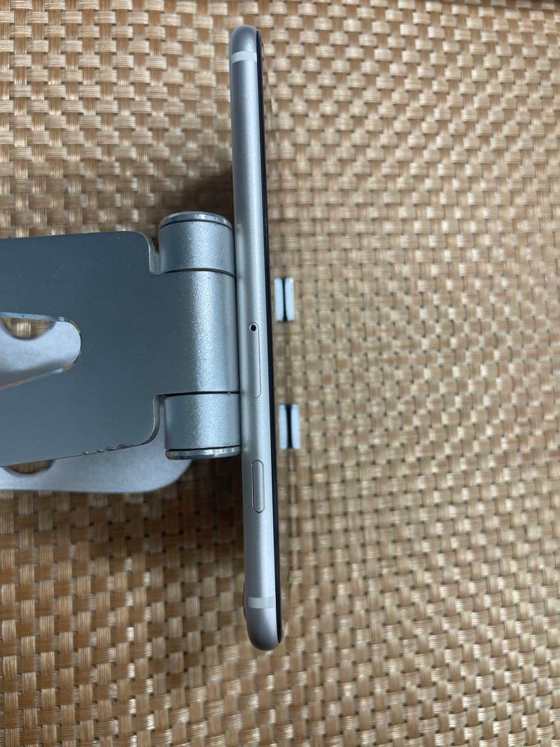 iPhone SE 第3世代 128 GB スターライトSIMフリー【7448】