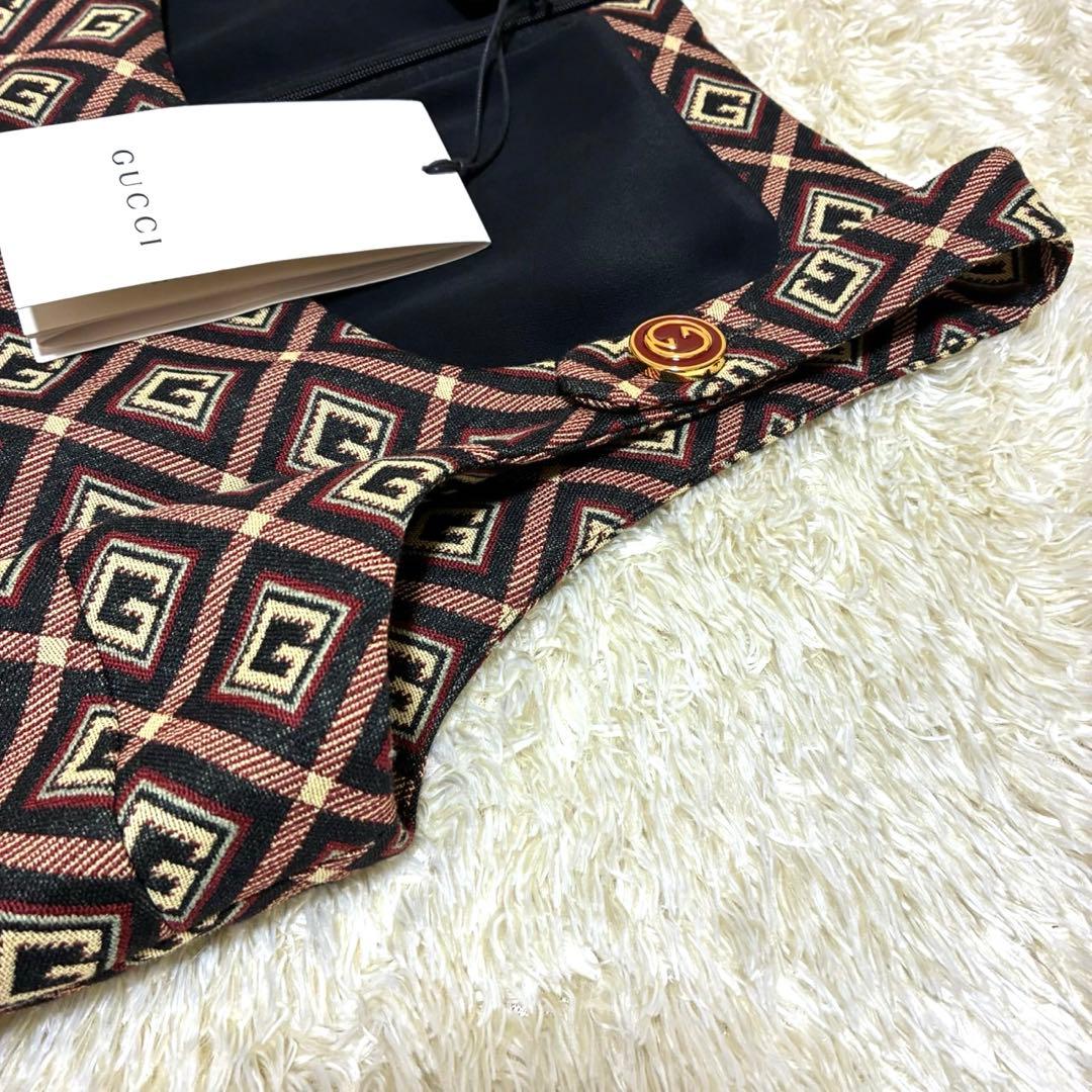 【mimina】ショートジャンプスーツ　ノースリーブ　総柄　新品