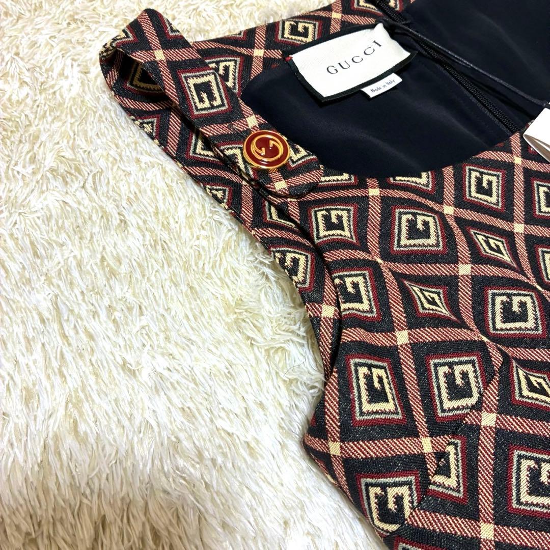 【mimina】ショートジャンプスーツ　ノースリーブ　総柄　新品