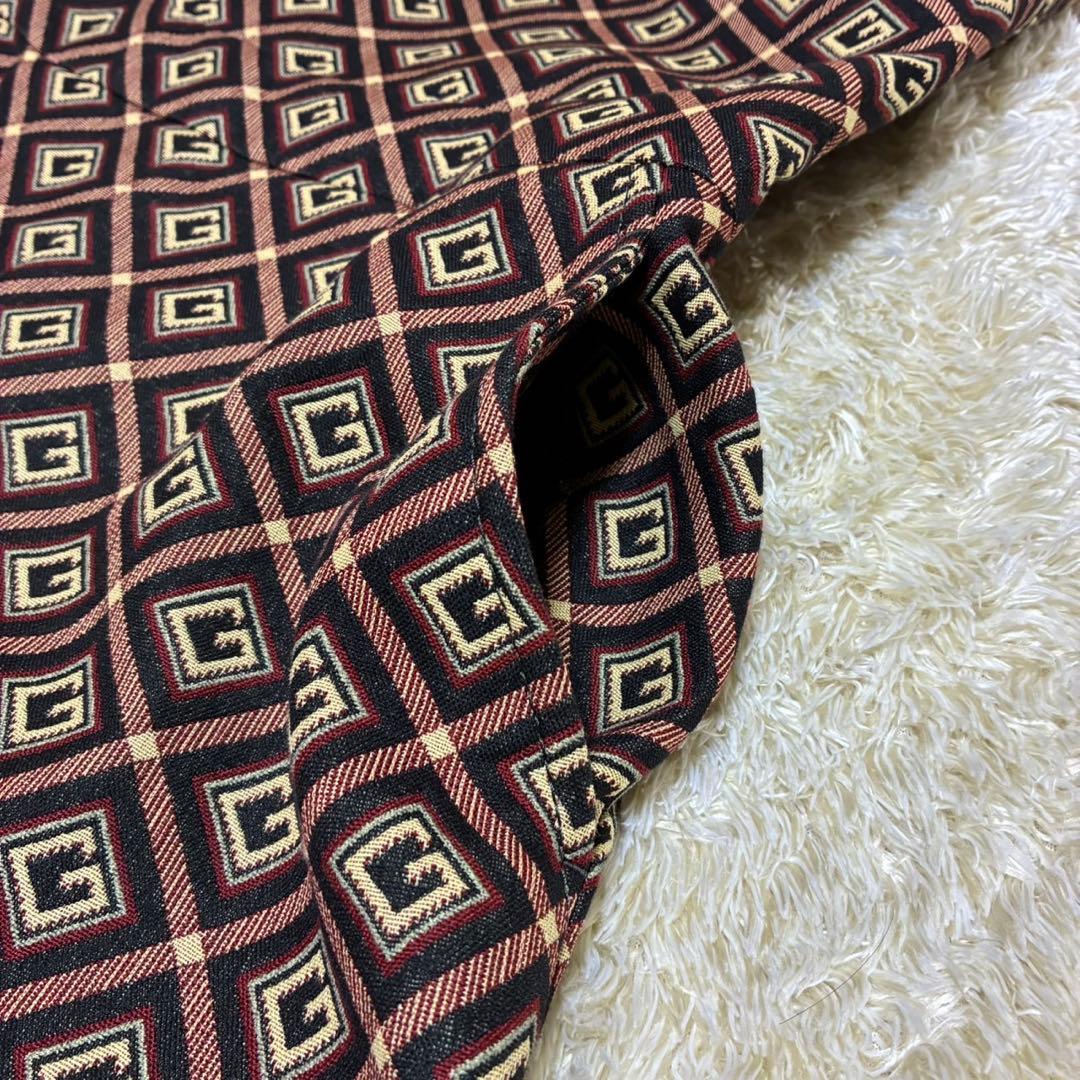 【mimina】ショートジャンプスーツ　ノースリーブ　総柄　新品