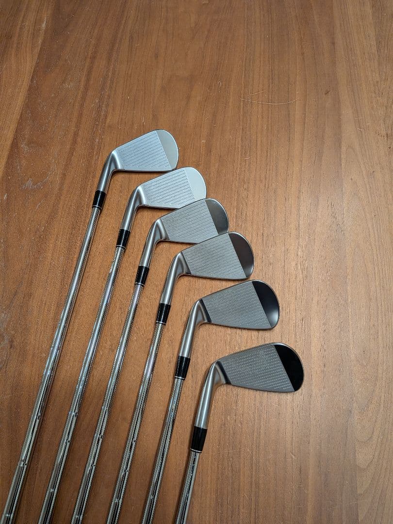 新品同様！スリクソンzxi5アイアン。5〜PW6本セット。DG105Xシャフト。