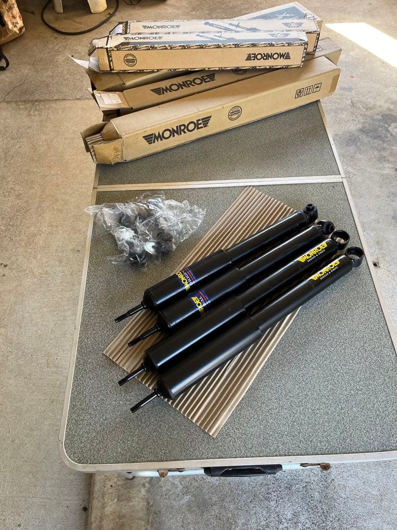 いすゞピアッツァ用ショック(JR120&JR130)