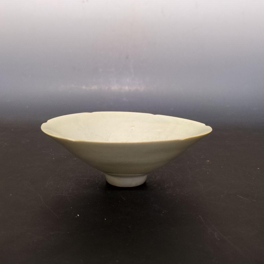 定窯白磁刻文輪碗