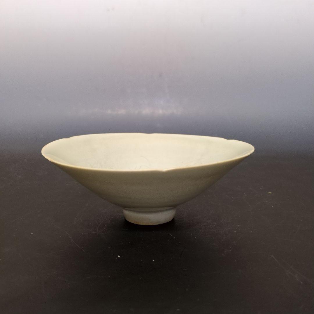 定窯白磁刻文輪碗