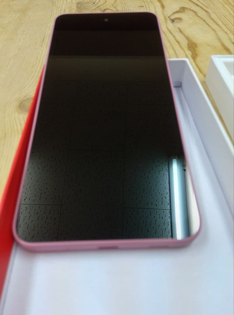 AQUOS　wish5 SH-52F　ピンク