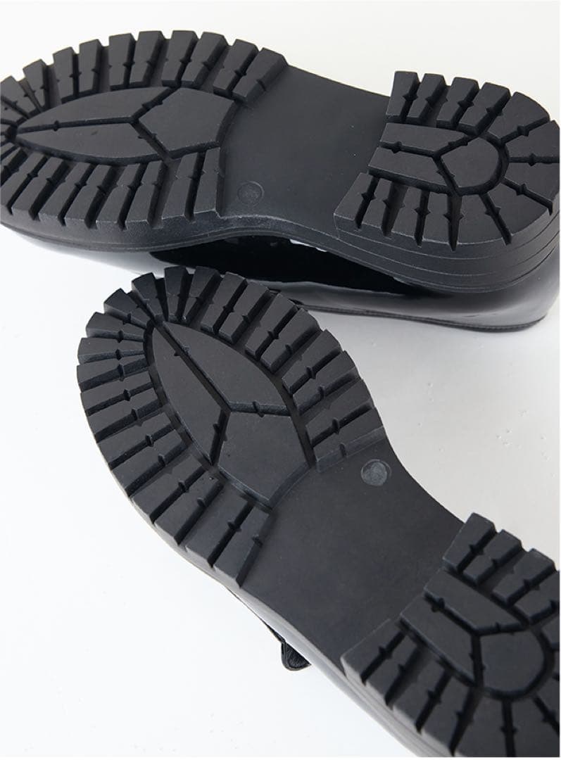 FORME ブラック エナメル レインシューズ