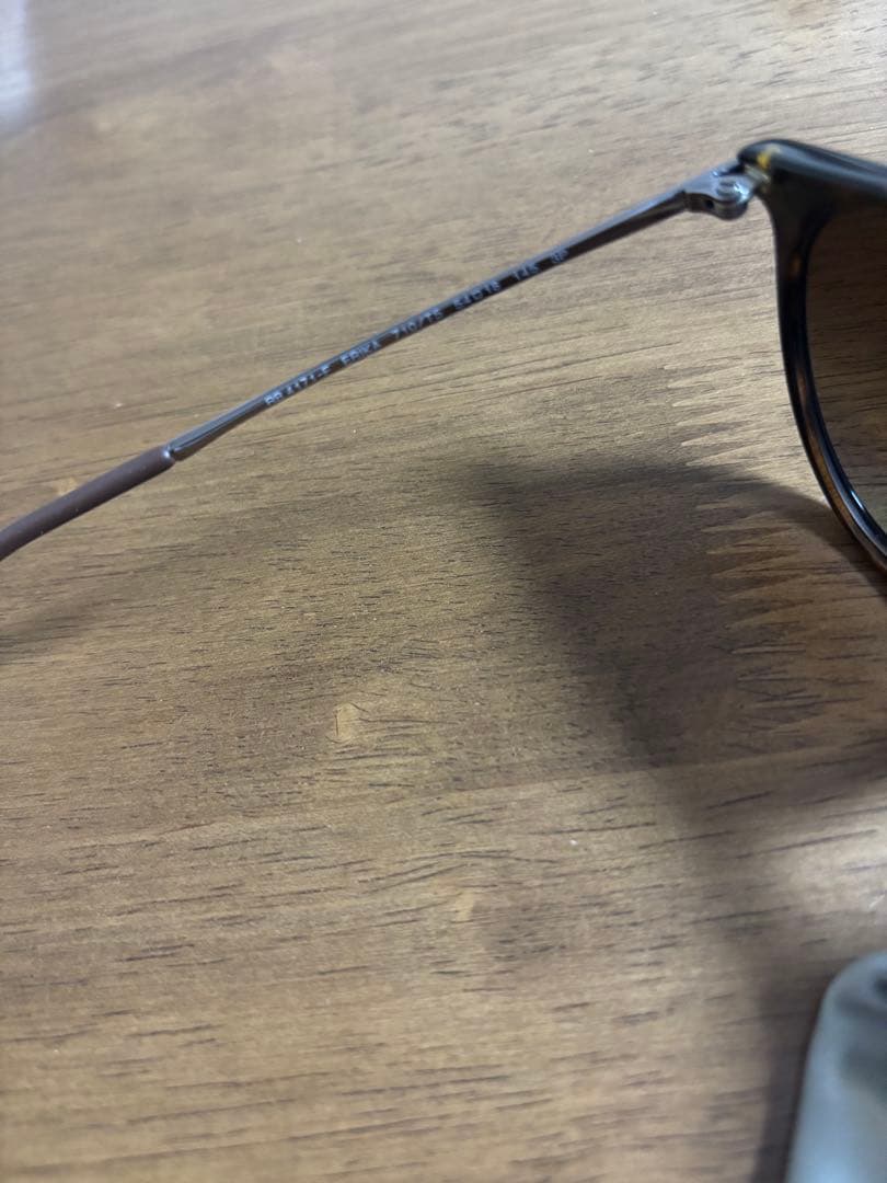 【休日値下げ】レイバン　RB4171F ERIKA 710/T5 偏光サングラス