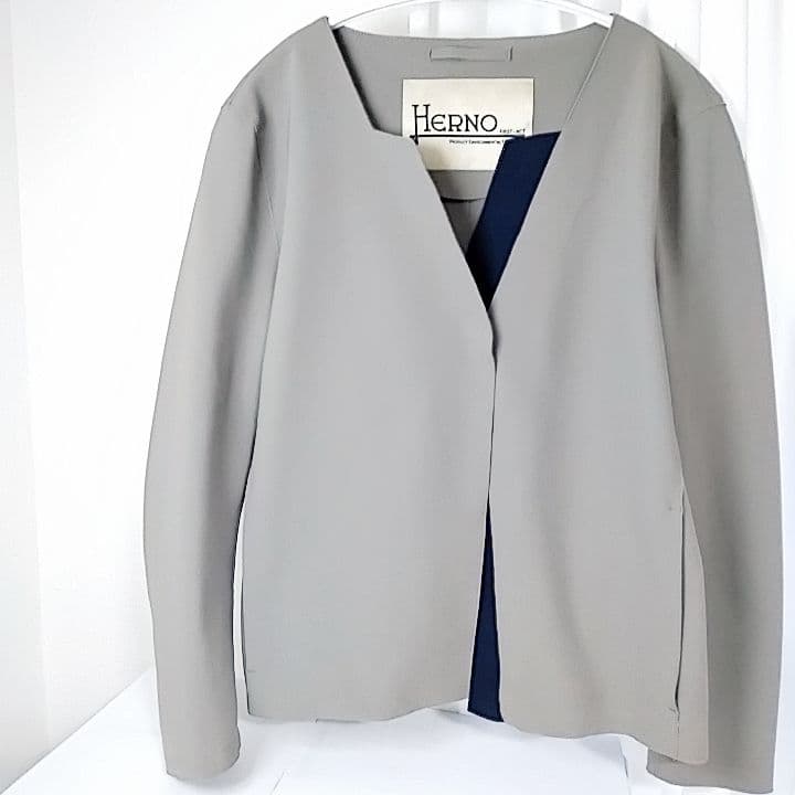 未使用級　HERNO FIRST-ACT ノーカラージャケット　46　イタリア製