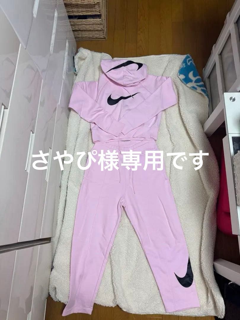 Nike ピンク フード付き クロップドスウェット
