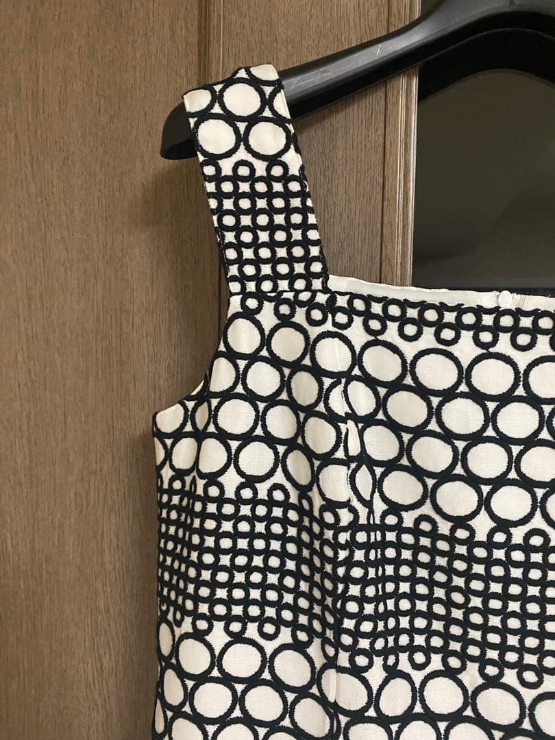 ルネ　ノースリーブひざ丈ワンピース 白黒ドット刺繍　36 訳あり
