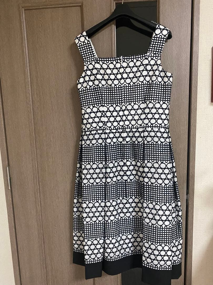 ルネ　ノースリーブひざ丈ワンピース 白黒ドット刺繍　36 訳あり