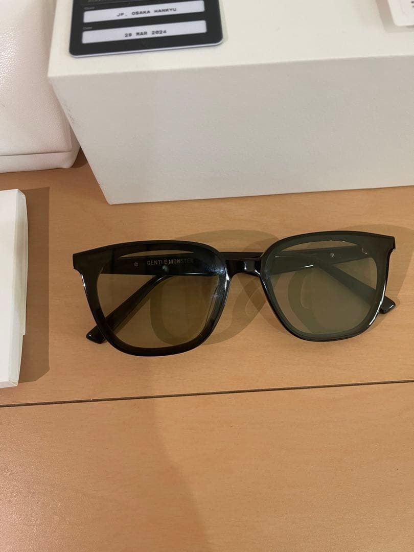 Gentle Monster LILIT-01(K) ブラック サングラス