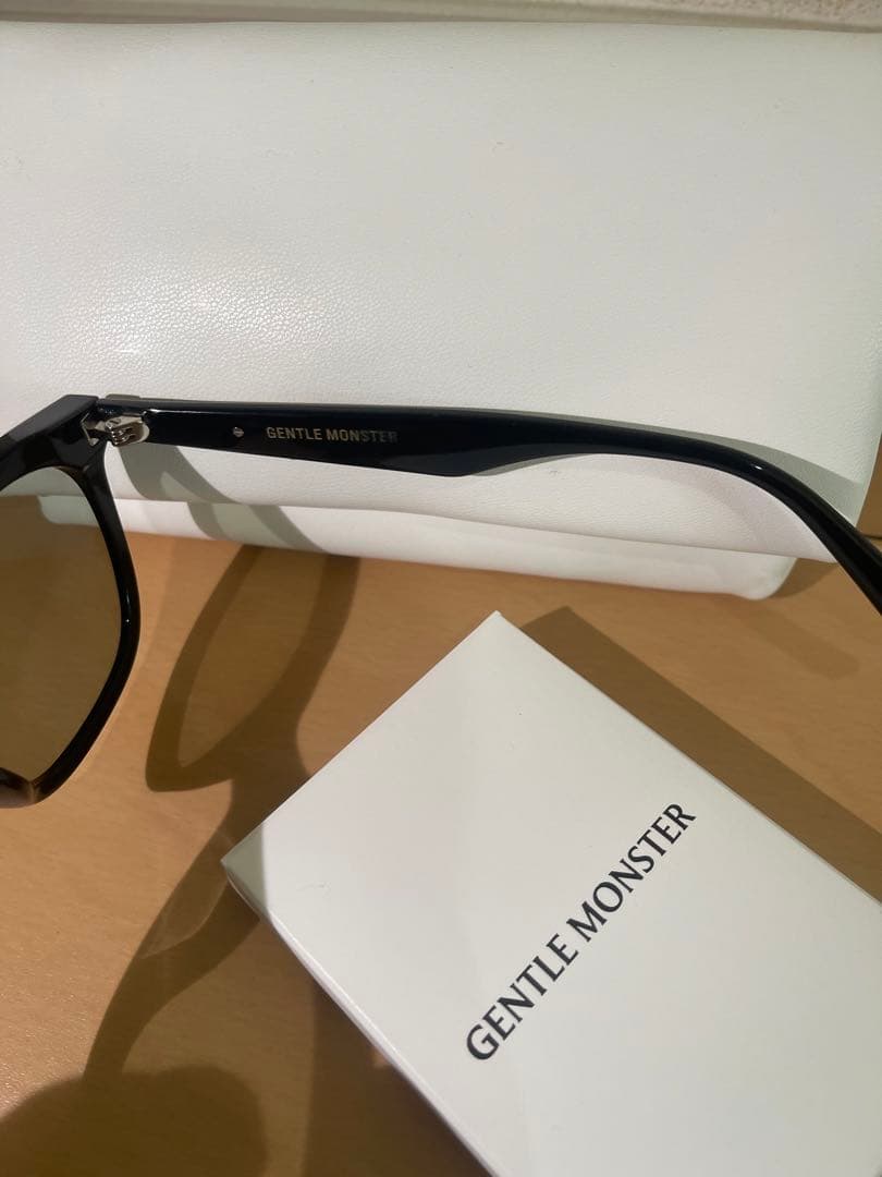 Gentle Monster LILIT-01(K) ブラック サングラス