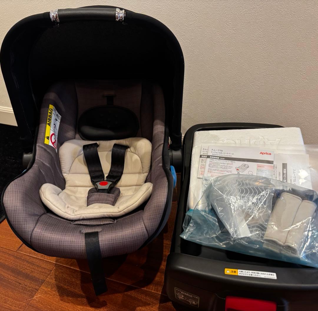 美品 アップリカスムーヴTS インファントカーシート&ベース　ベビーシート
