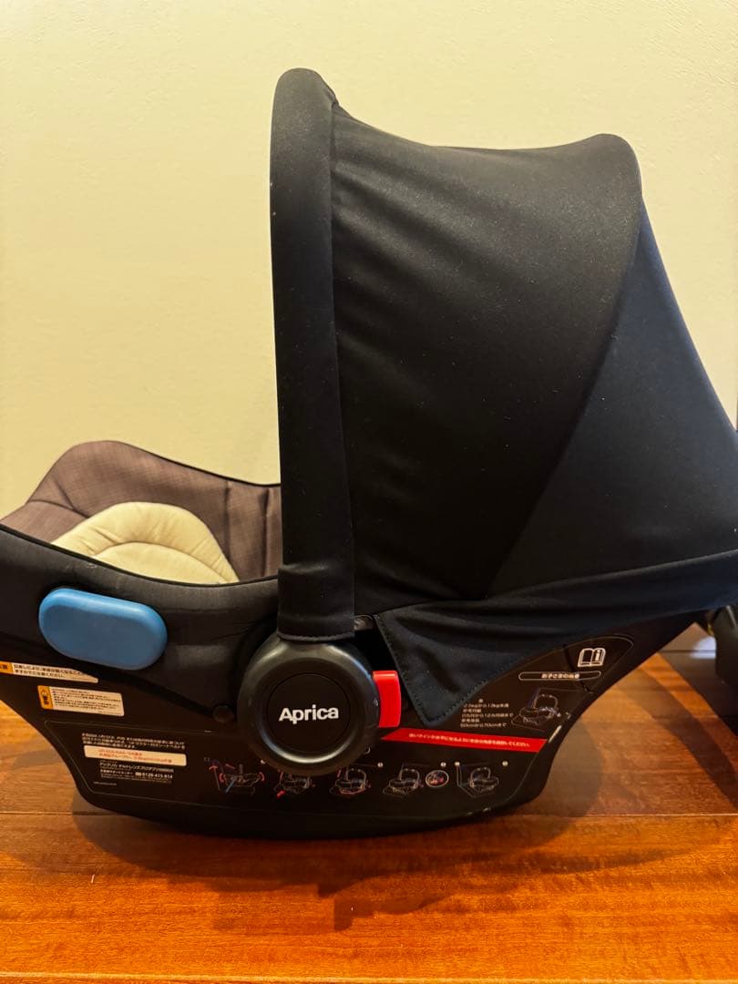 美品 アップリカスムーヴTS インファントカーシート&ベース　ベビーシート