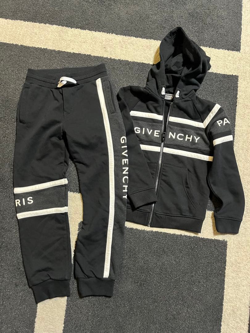 ジバンシー　キッズセットアップ