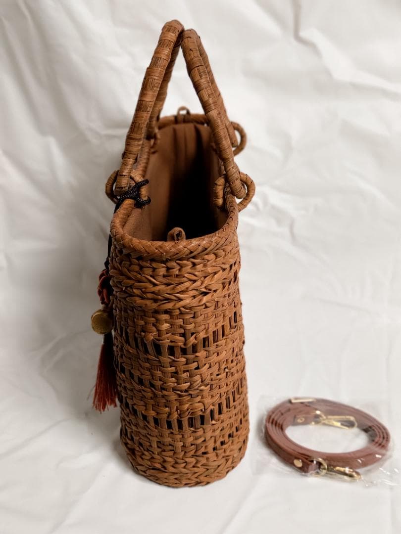 山葡萄かごバッグ 透かし波編み　手作り①